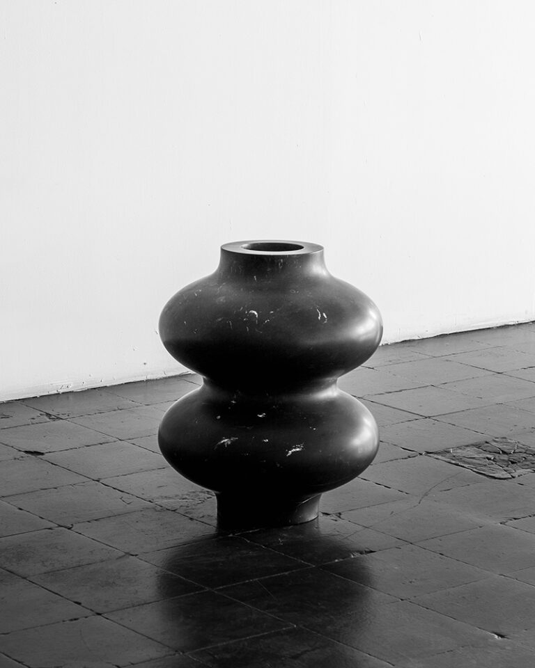 Collectible marble vases by Ewe studio, on Kolkhoze.fr collectible design