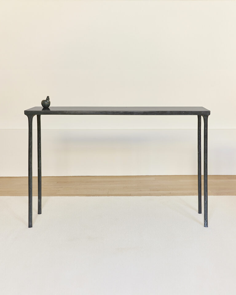 Console-with-apple-Victor-Guedy-Kolkhoze-1