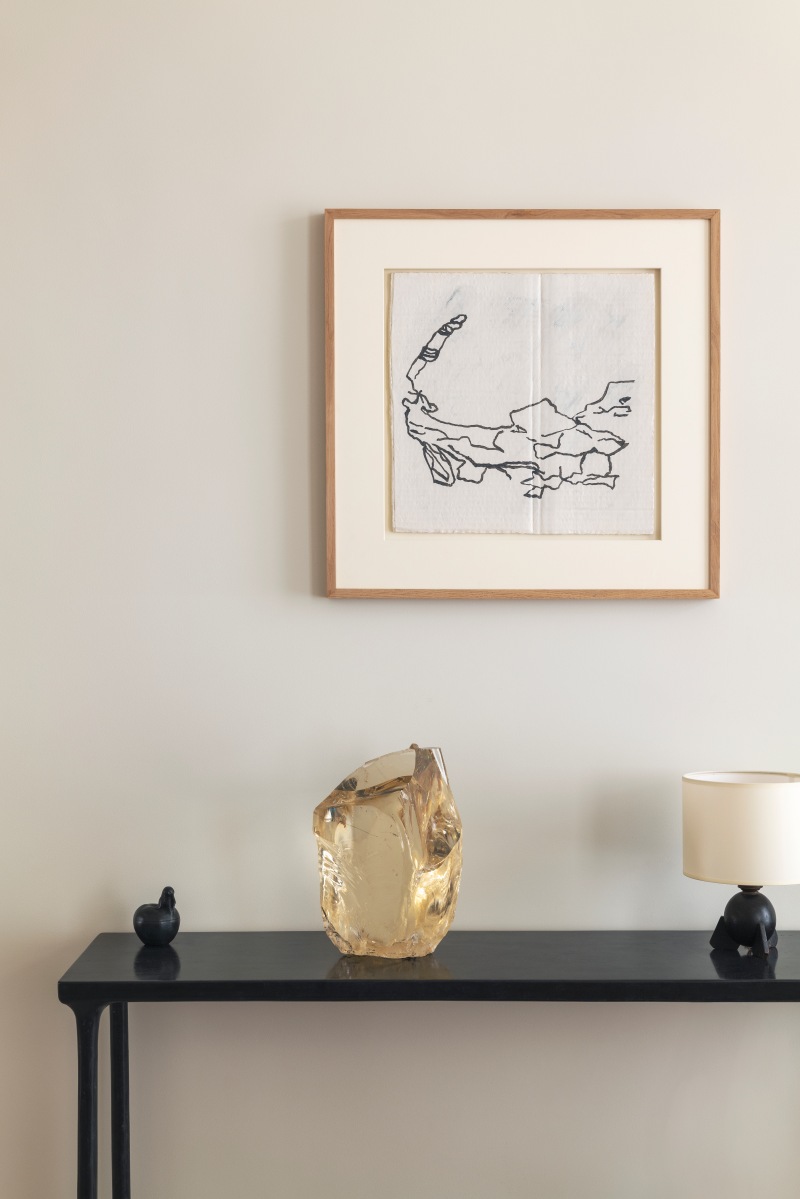 Console-with-apple-Victor-Guedy-Kolkhoze-14