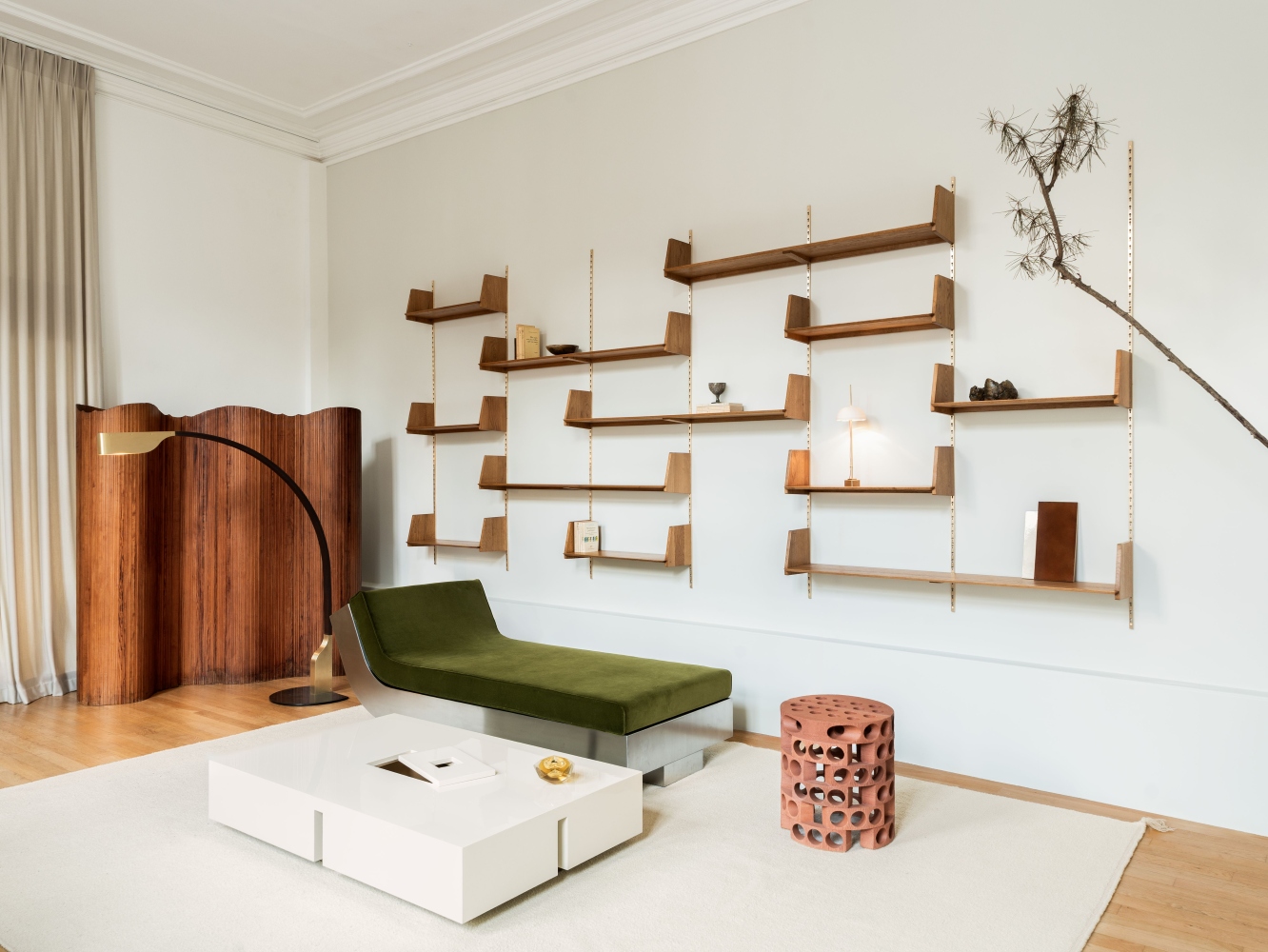 Shelves-E_gold_Marcel-Gascoin_H_Kolkhoze_gallery-9