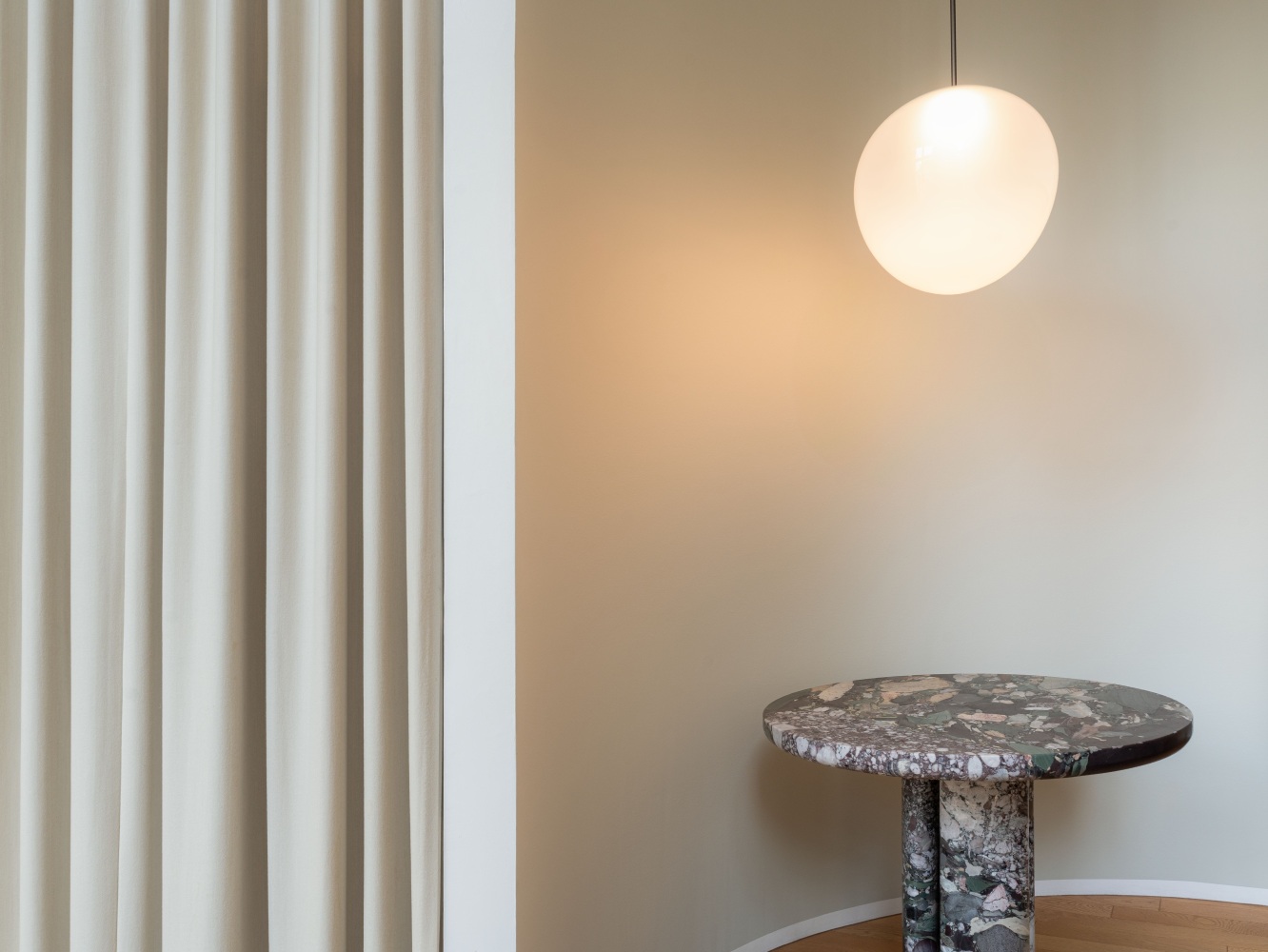 Lychee-lamp-jeremy-maxwell-wintrebert-Kolkhoze-2