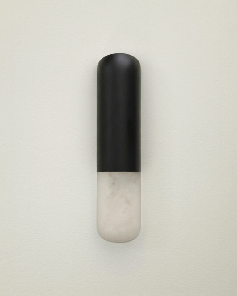 Turenne-sconce-noir-fin-Saul-Kolkhoze