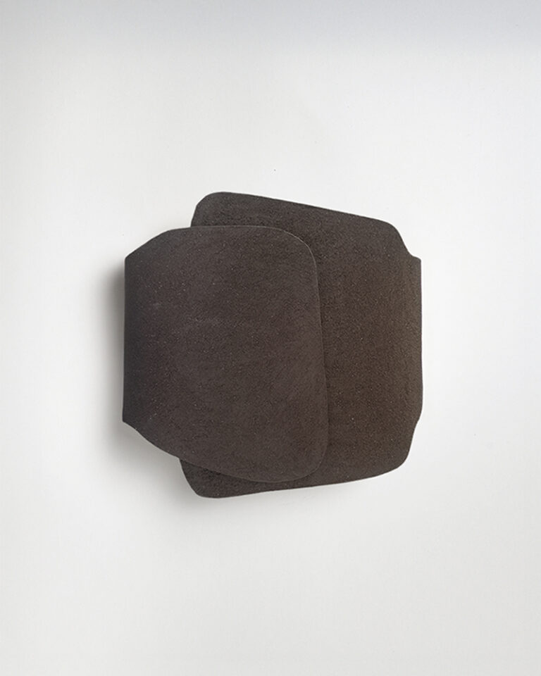 Nocta-sconce-III-black-chamotte-Denis-Castaing-Kolkhoze